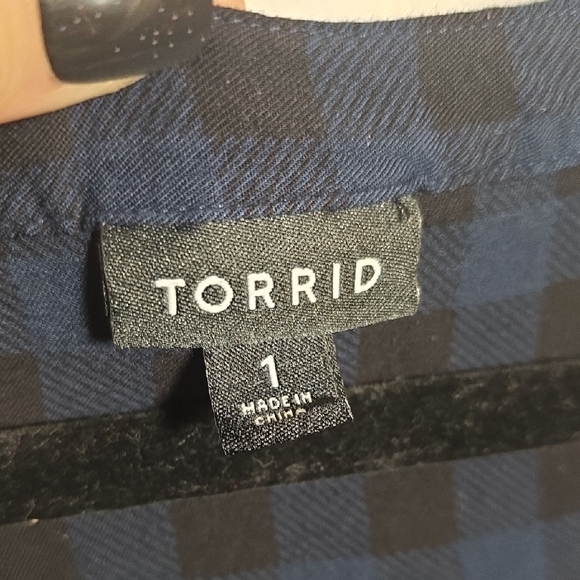 107 Torrid 1 1X Navy Plaid Tunic with Zipper - Picture 3 of 7